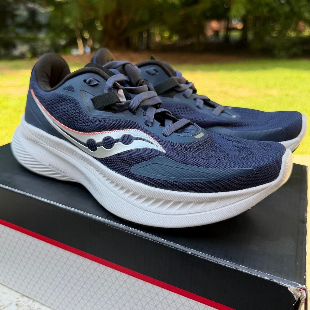 Saucony Guide 15 Women's Size 7 NIB Stability Running Shoes Navy Silver Blue